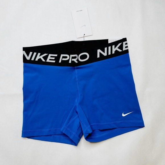 Nike | Women’s Nike Spandex Shorts - Picture 2 of 7